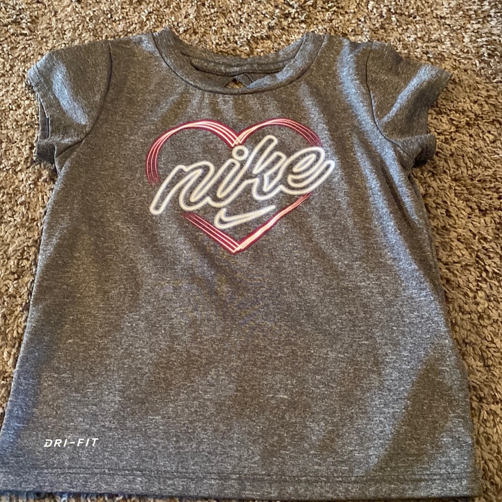 EUC Nike top